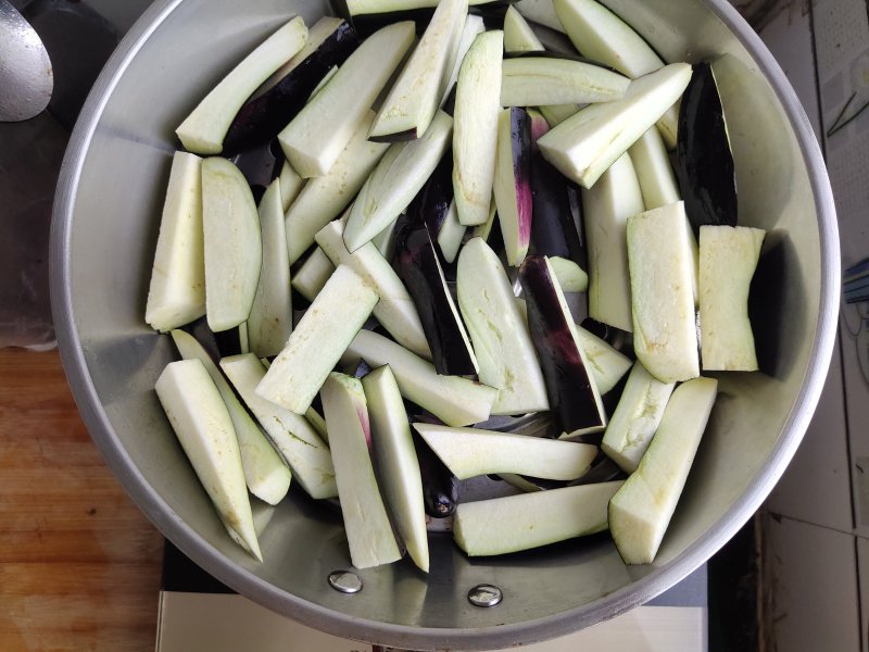 Steps for Making Steamed Eggplant with Sauce