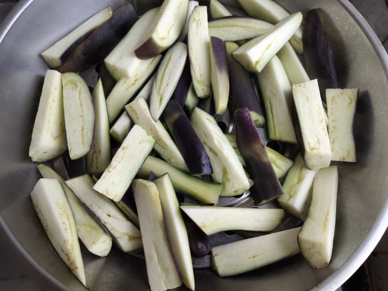 Steps for Making Steamed Eggplant with Sauce