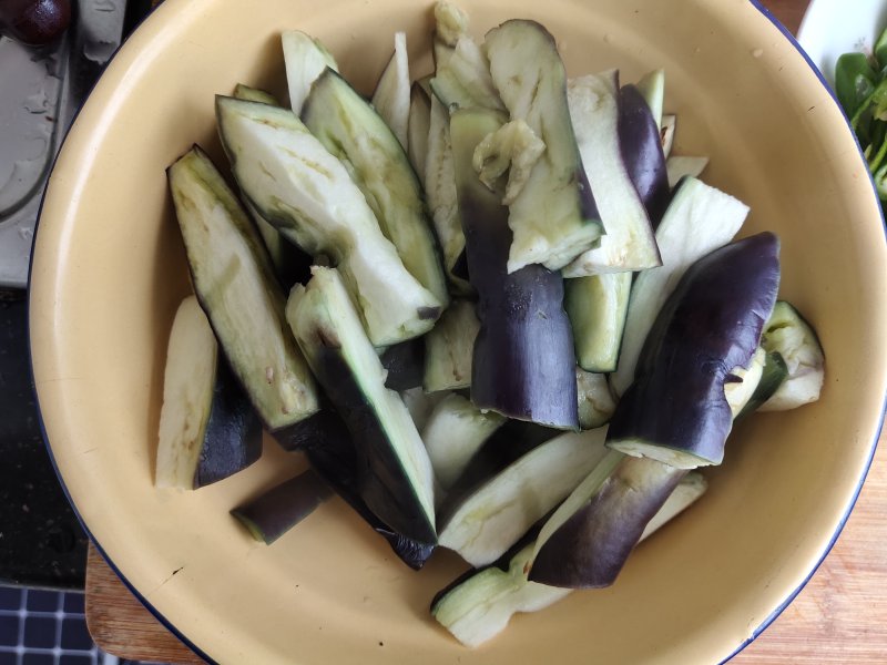 Steps for Making Steamed Eggplant with Sauce