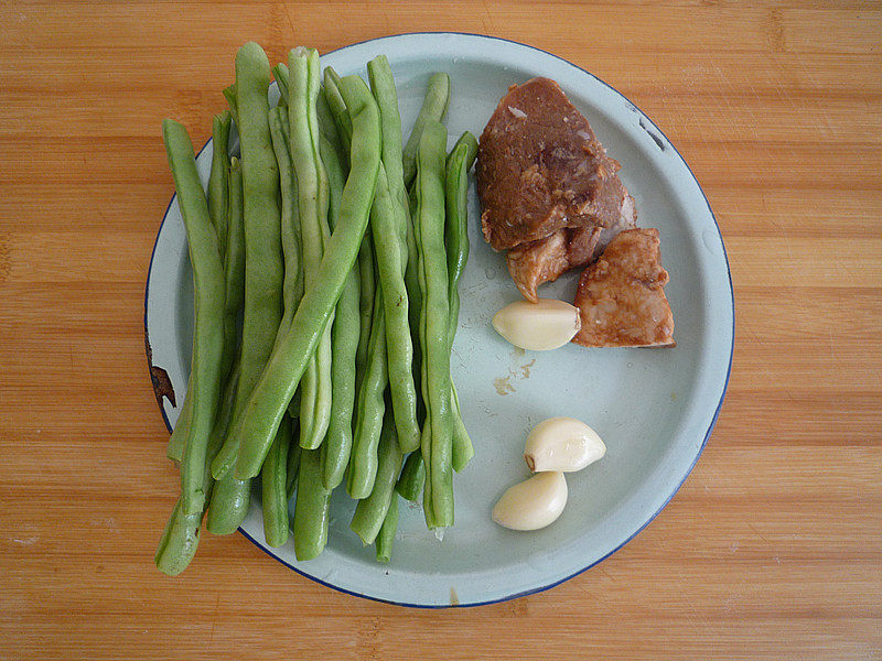 Steps for Making Char Siu Green Beans