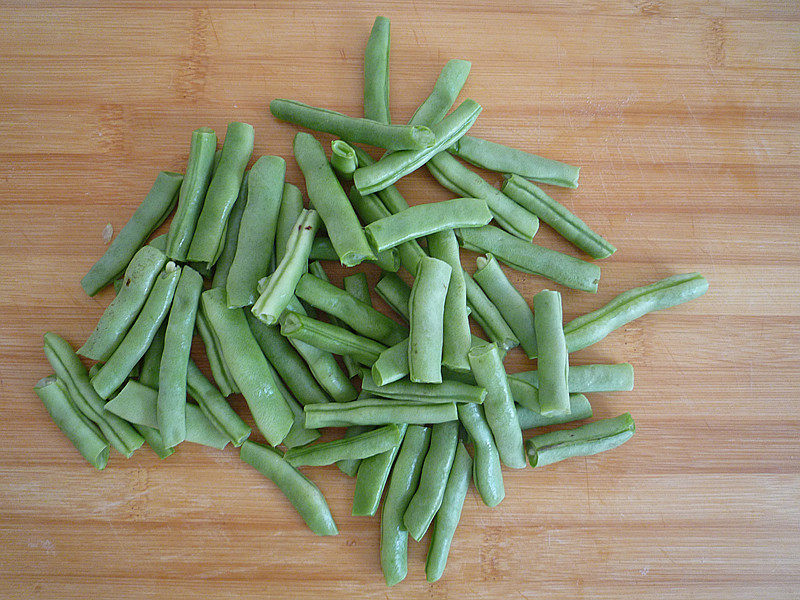 Steps for Making Char Siu Green Beans