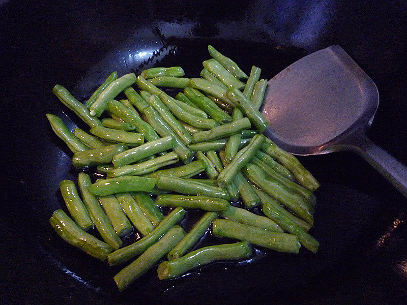 Steps for Making Char Siu Green Beans