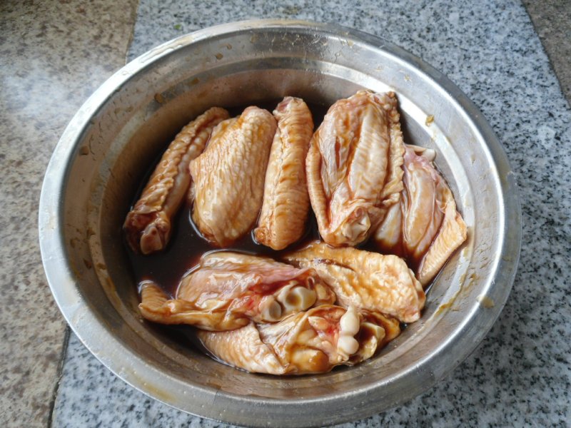 Steps for Cooking Marinated Braised Chicken Wings