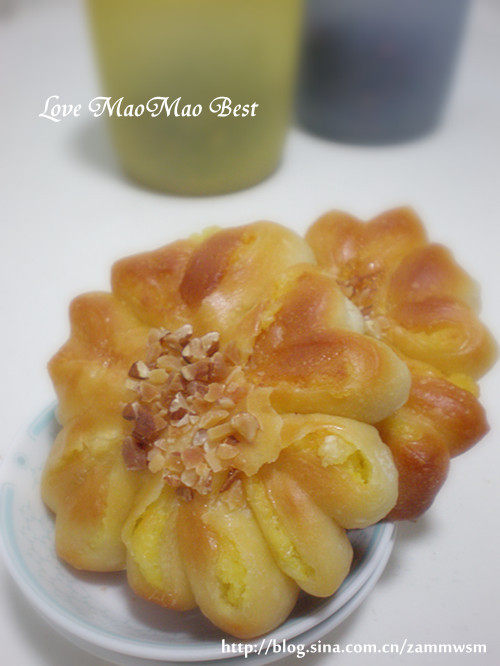 Custard Chrysanthemum Bread