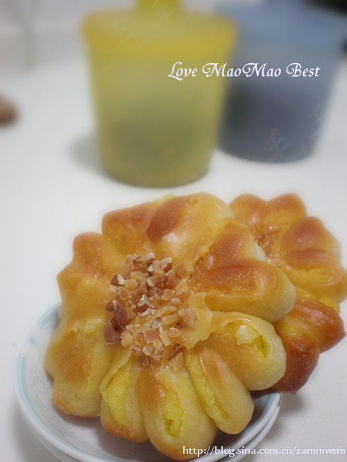 Custard Chrysanthemum Bread