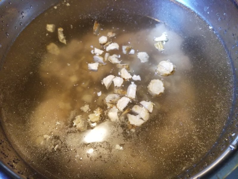 Steps for Making Ginseng and Tianqi Chicken Soup