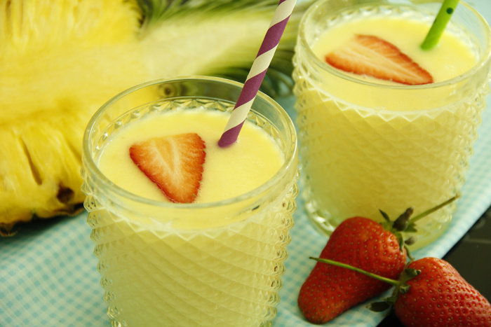 Fresh Strawberry Pineapple Smoothie