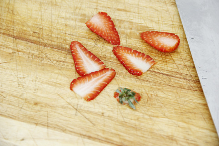 Steps for making Fresh Strawberry Pineapple Smoothie