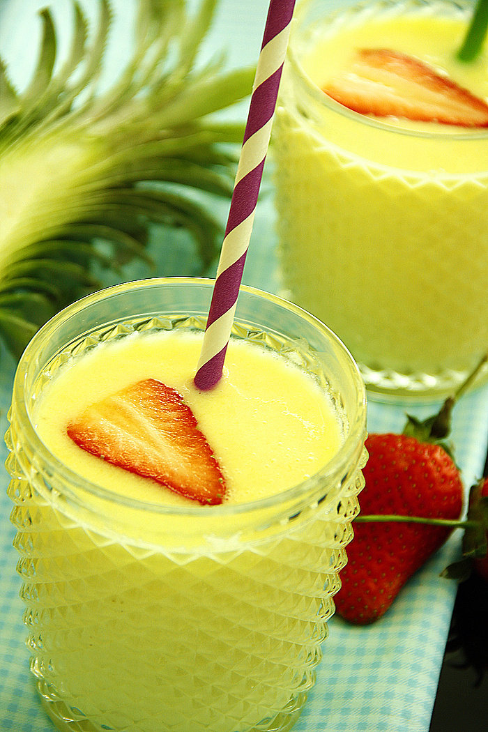 Steps for making Fresh Strawberry Pineapple Smoothie