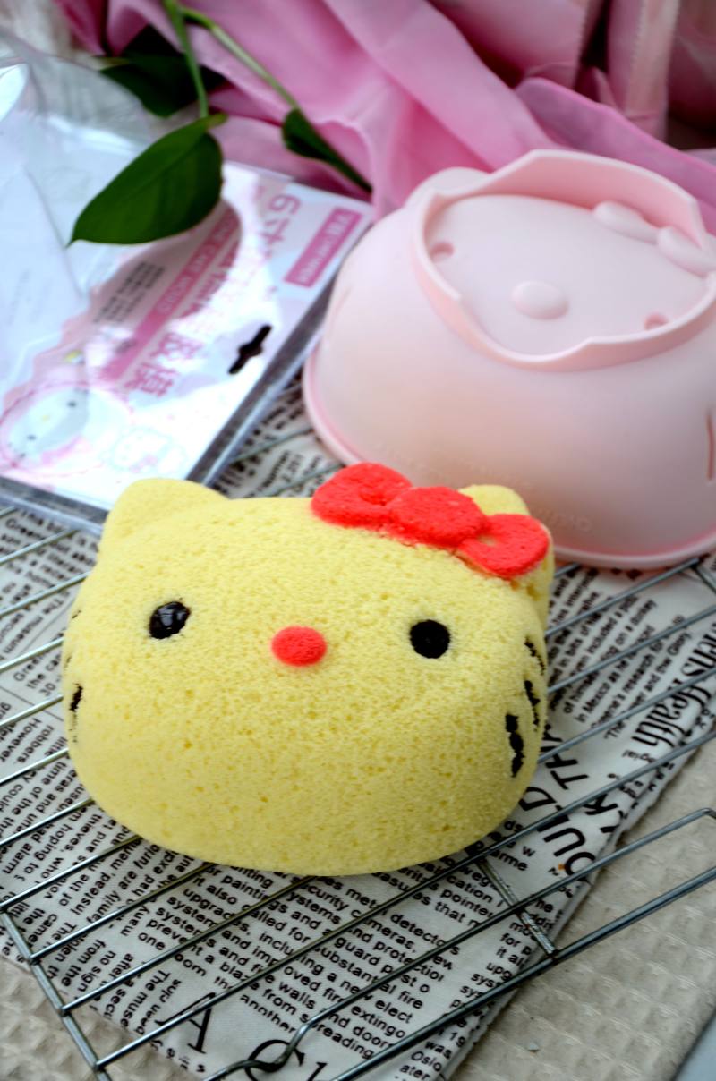 6-Inch KITTY Steamed Cake