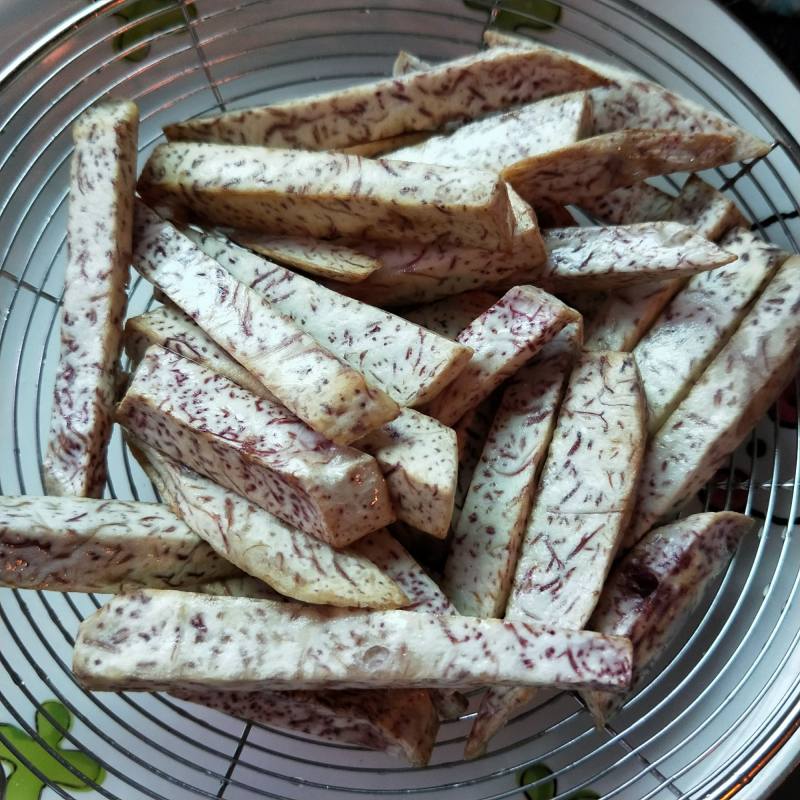 Steps for Making Taro Strips in Sugar