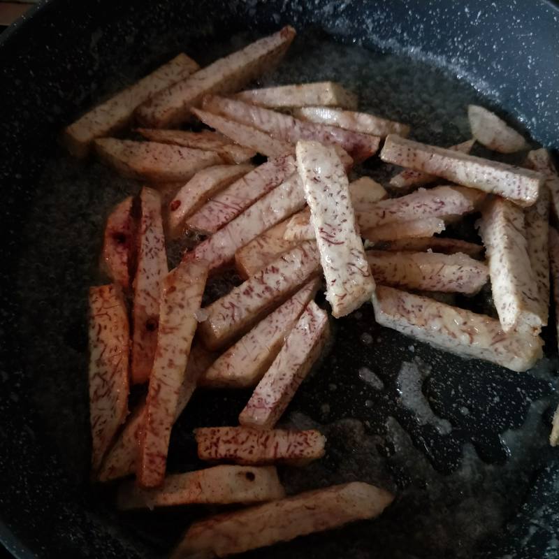 Steps for Making Taro Strips in Sugar