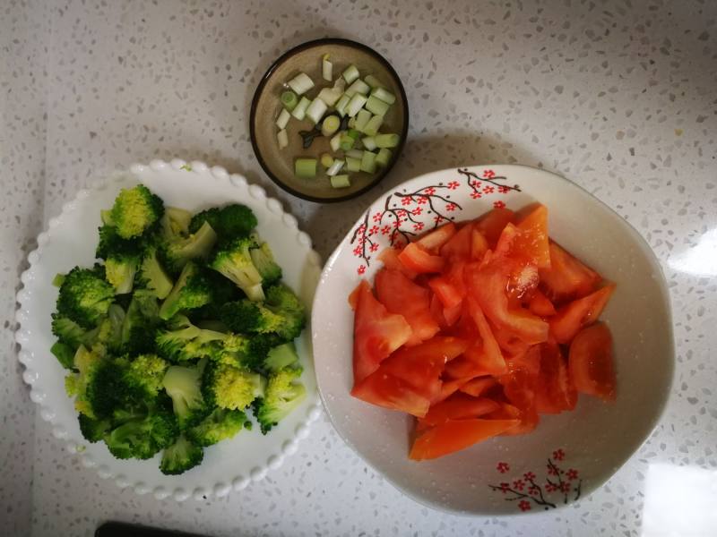 Steps for Broccoli and Tomato Stir Fry