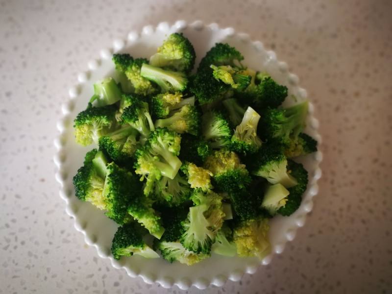 Steps for Broccoli and Tomato Stir Fry