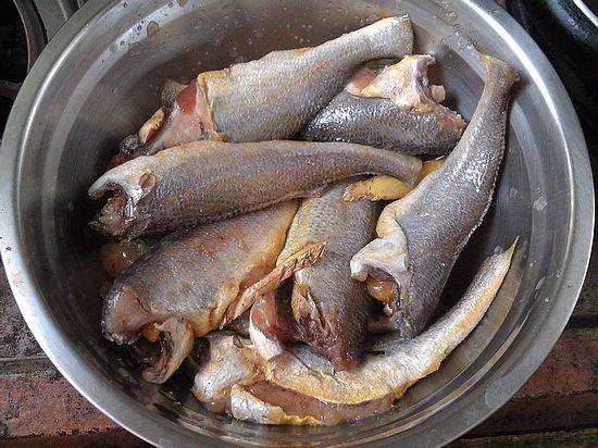 Steps for Dry-fried Yellow Croaker