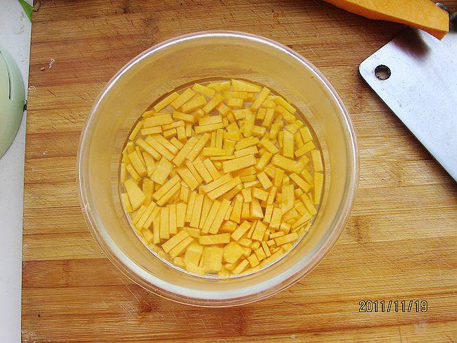 Steps for making Microwave Pumpkin Oat Peanut Porridge