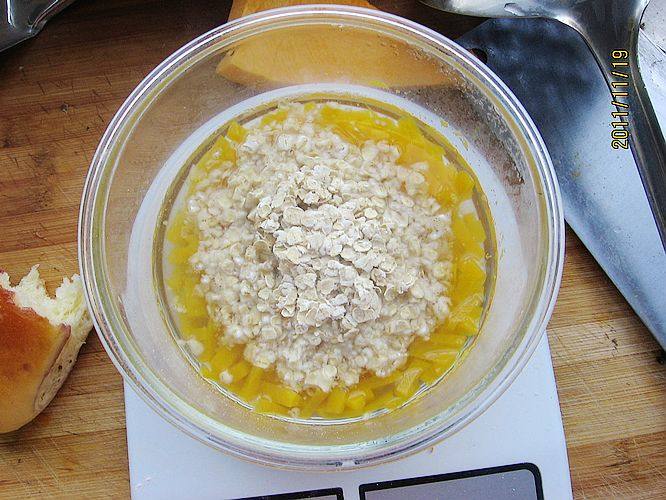 Steps for making Microwave Pumpkin Oat Peanut Porridge