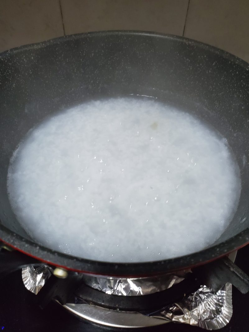 Steps for Making Shrimp and Celery Congee