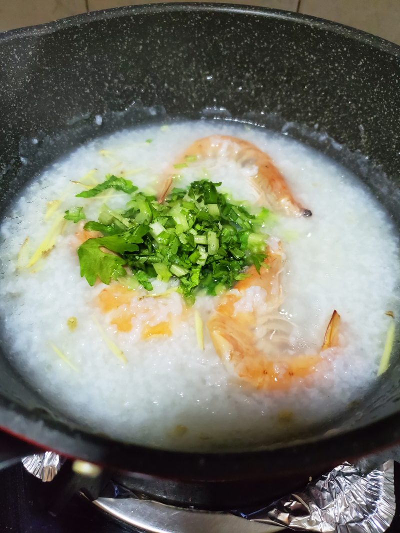 Steps for Making Shrimp and Celery Congee