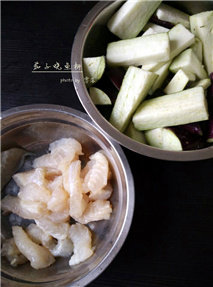 【Delicious and Nutritious Home-cooked Dishes on the Commoner's Table】Eggplant Braised Fish Fillet Cooking Steps