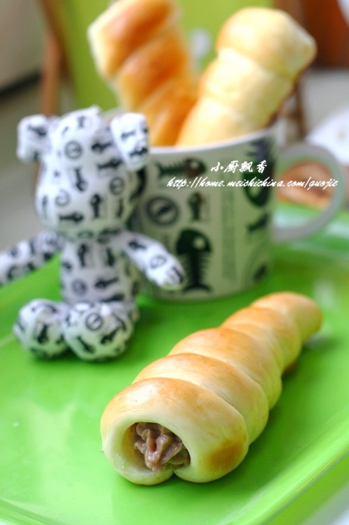 Delicious Bread with Filling - Cocoa Spiral Roll