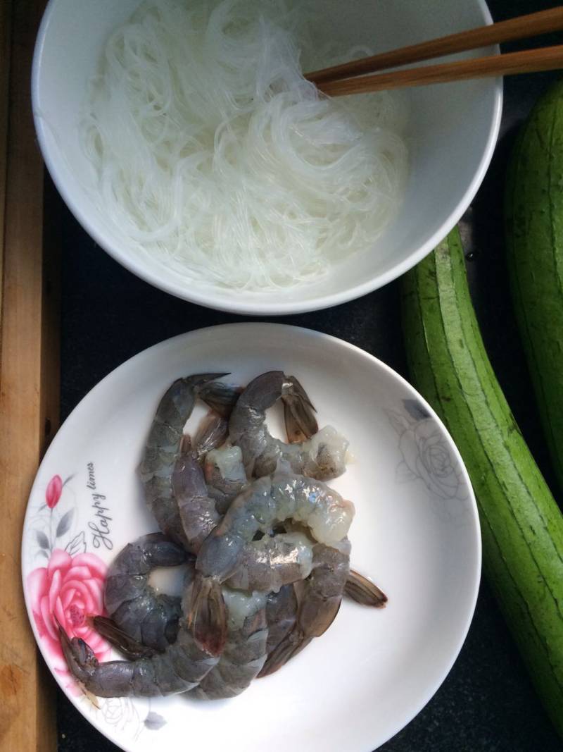 Steps to Cook Shrimp and Loofah Steamed in a Bowl