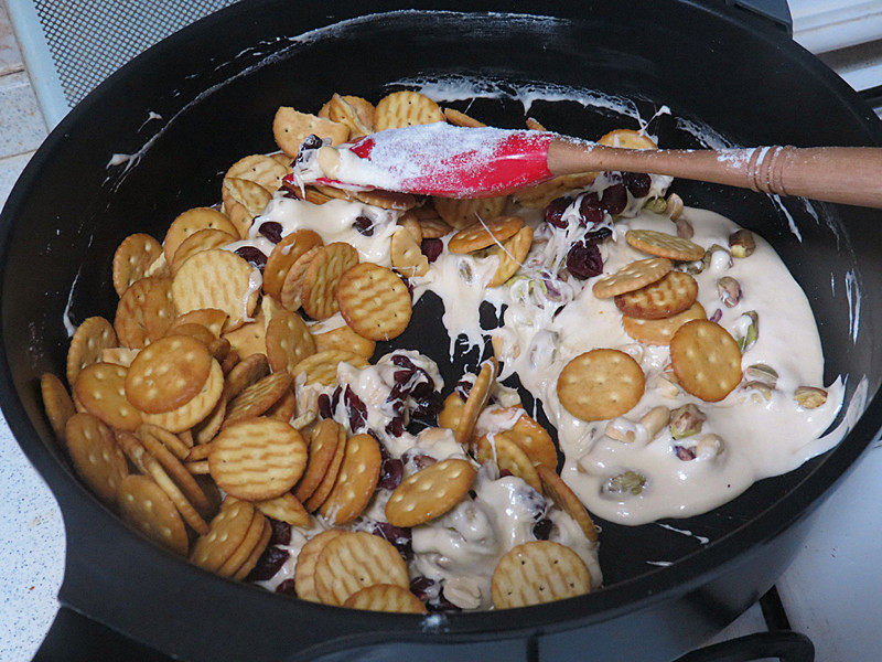 Step-by-Step Cooking Instructions for Chinese New Year Gift Idea: Snowflake Crisps