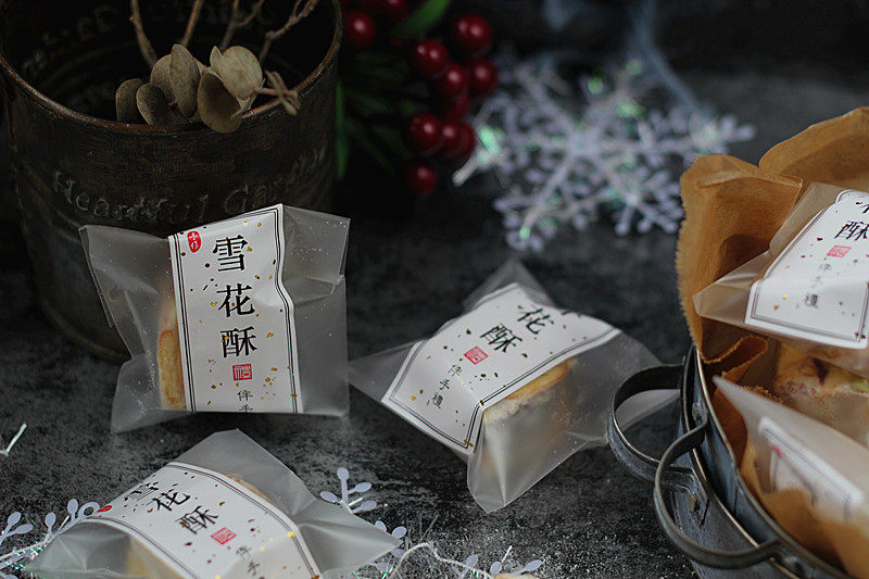 Step-by-Step Cooking Instructions for Chinese New Year Gift Idea: Snowflake Crisps