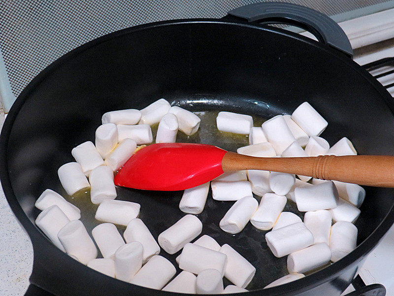 Step-by-Step Cooking Instructions for Chinese New Year Gift Idea: Snowflake Crisps