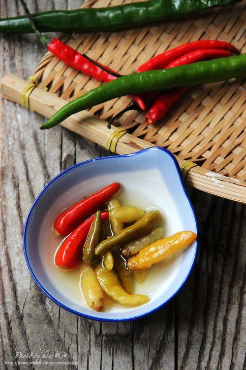 Sour and Spicy Homemade Pickled Peppers