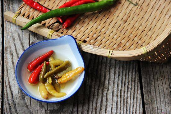 Sour and Spicy Homemade Pickled Peppers