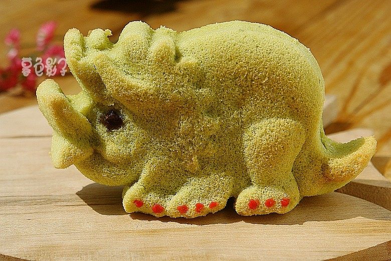 Steps for Making Veggie Dinosaur Cake