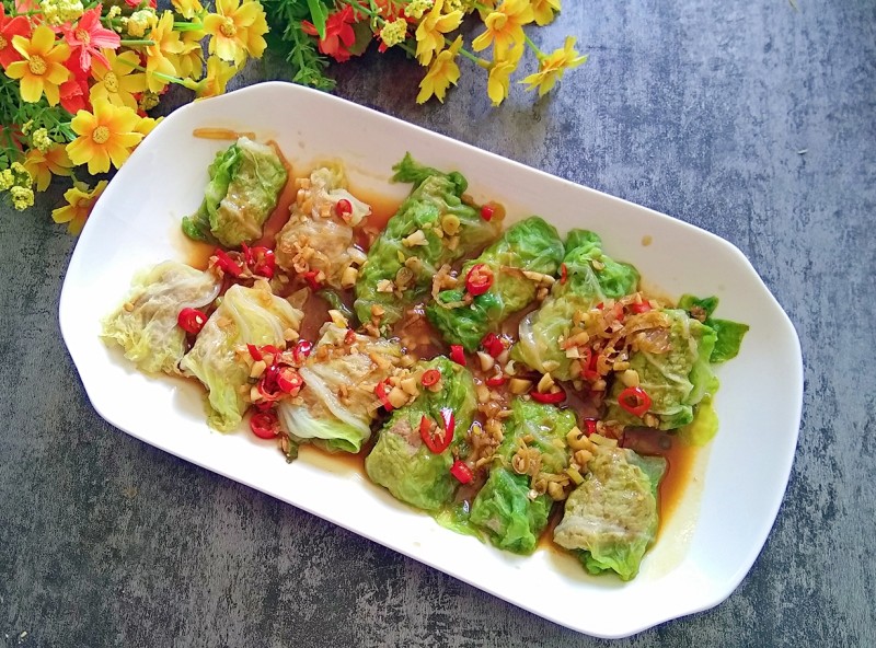 Spicy Cabbage Meat Rolls