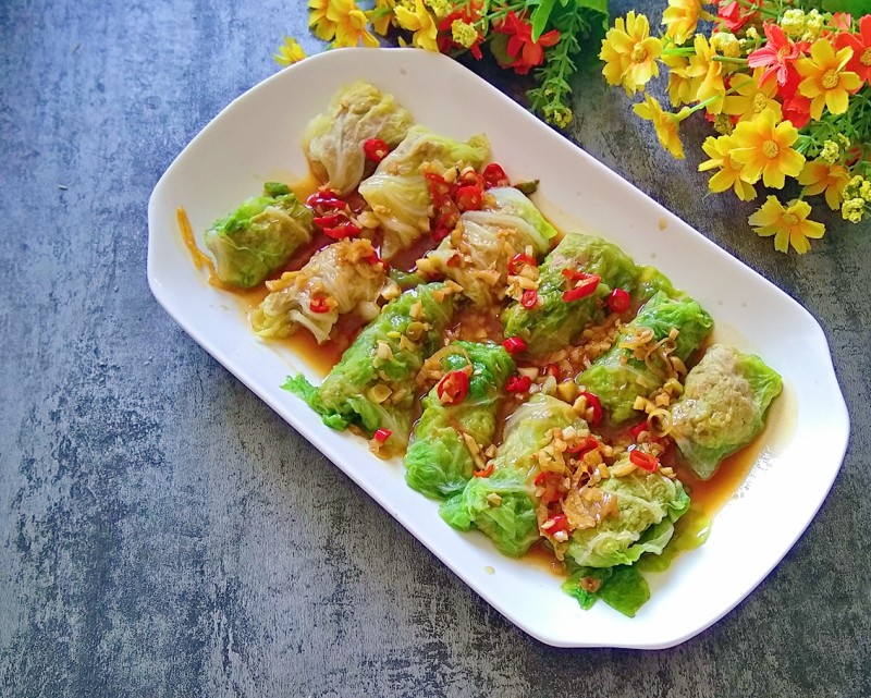 Spicy Cabbage Meat Rolls