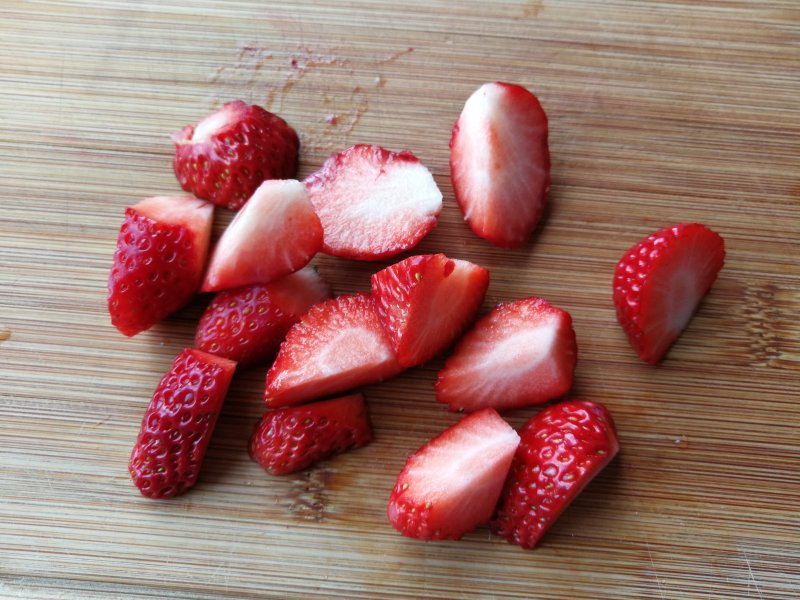 Steps for Making Strawberry Yogurt Jelly