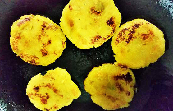 Steps for Making Pan-Fried Sweet Potato Cakes