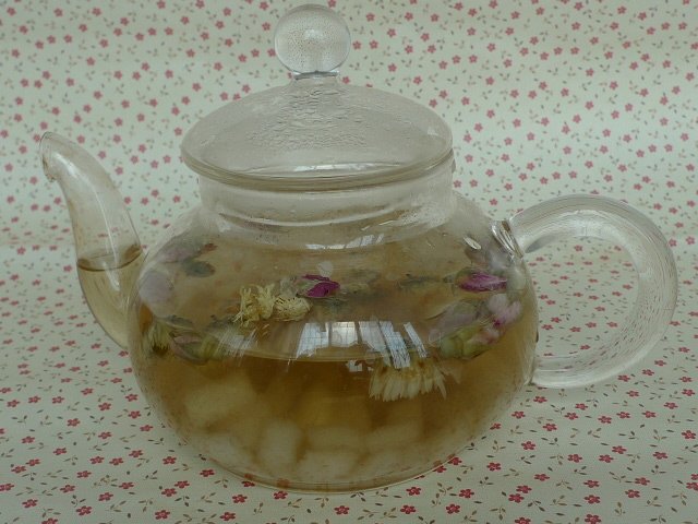 Nourishing Lung and Beautifying Skin----Rose Chrysanthemum Snow Pear Tea Cooking Steps