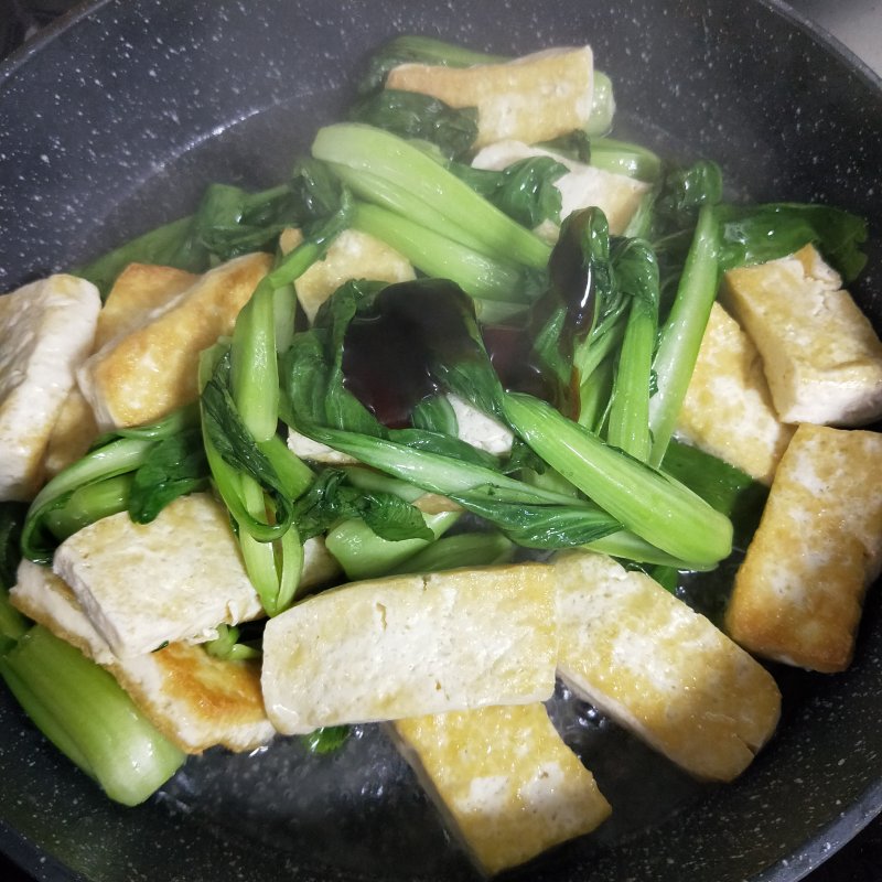 Steps for Cooking Stir-Fried Baby Bok Choy with Tofu