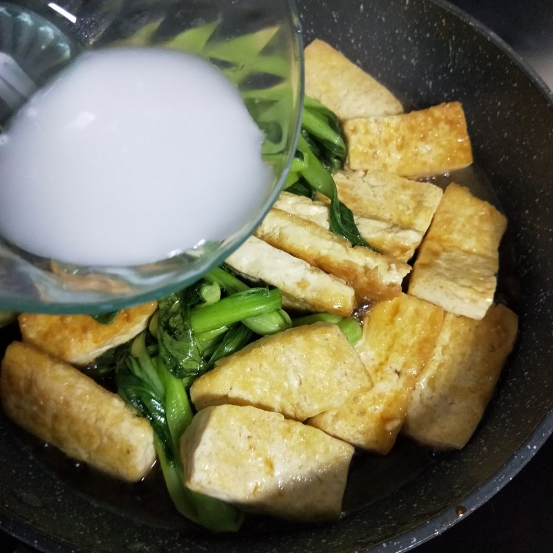 Steps for Cooking Stir-Fried Baby Bok Choy with Tofu