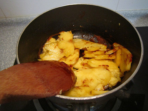 Step-by-Step Instructions for Pineapple Upside-Down Cake