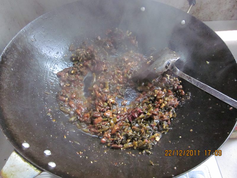 Steps for Cooking Sour and Spicy Fish with Pickled Vegetables and Fermented Soybeans