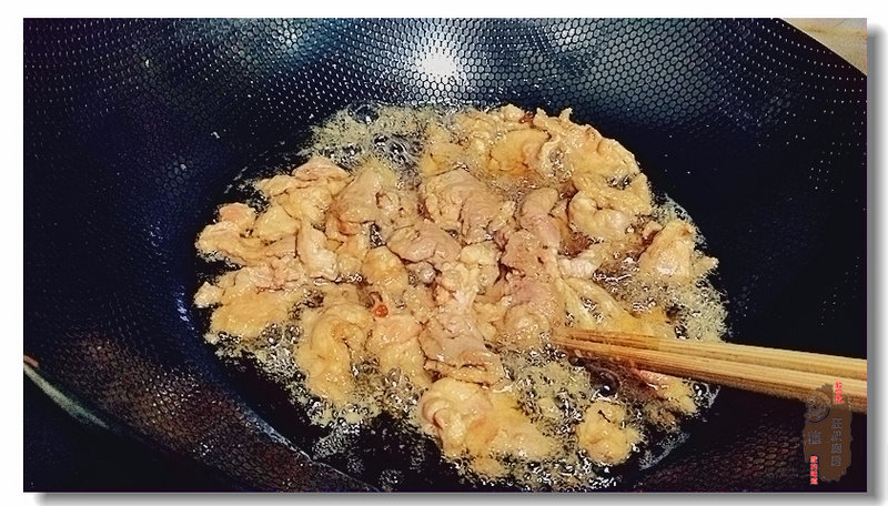 Steps for Stir-fried Pork and Mushroom with Oil Coating