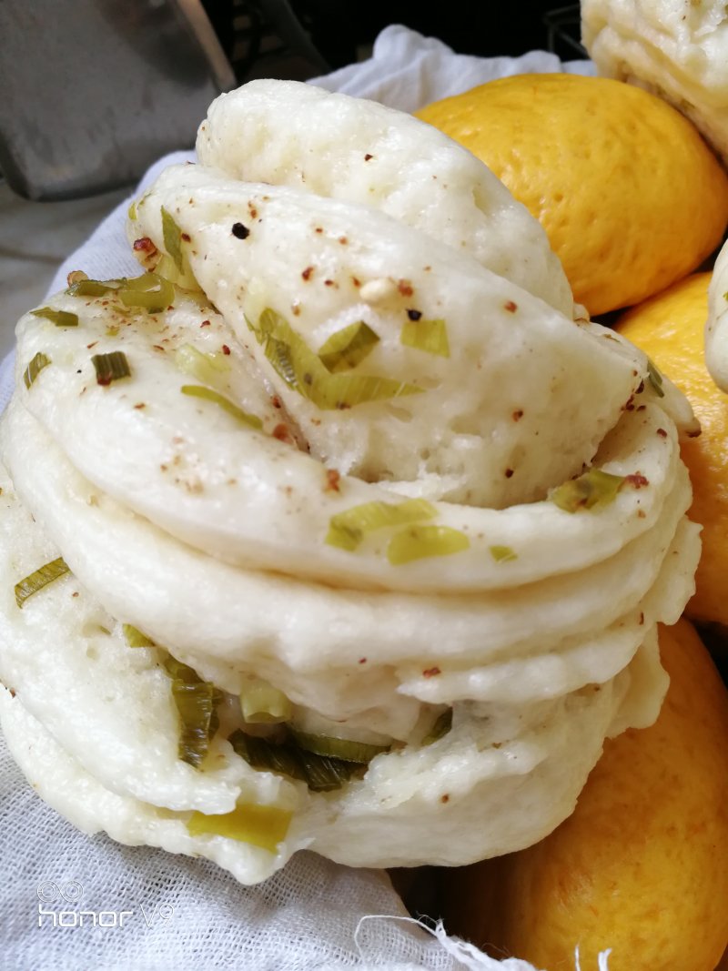 Scallion Oil and Pepper Flower Rolls