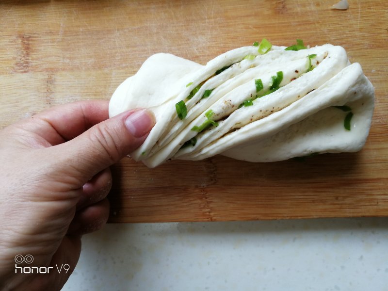 Steps for making Scallion Oil and Pepper Flower Rolls