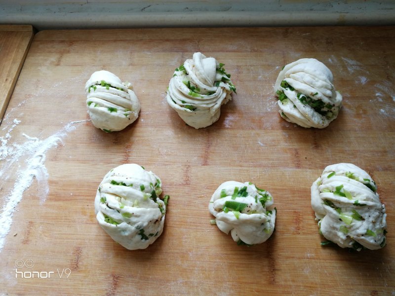 Steps for making Scallion Oil and Pepper Flower Rolls