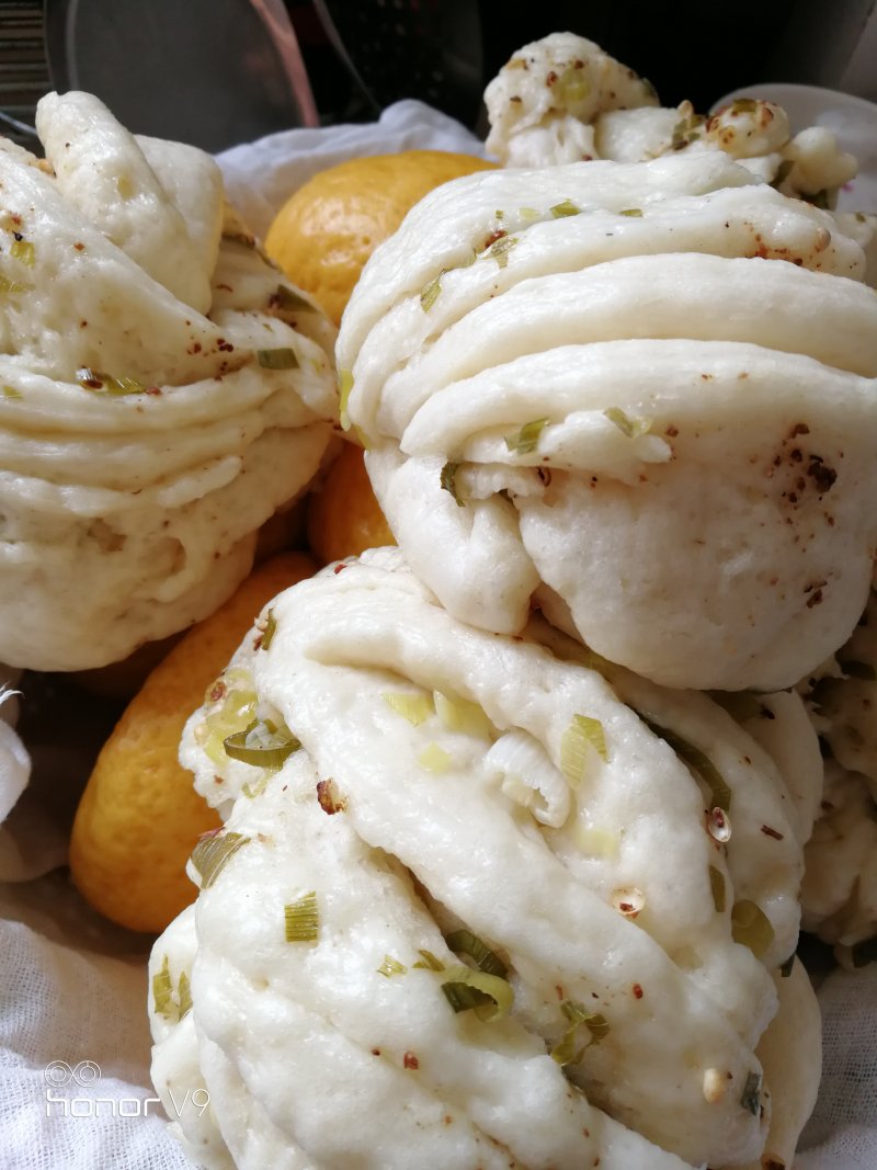 Scallion Oil and Pepper Flower Rolls