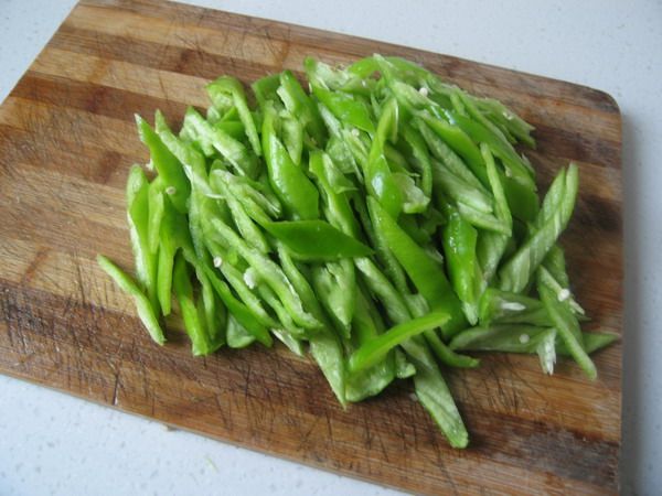 Steps for Cooking Smoked Fish with Green Pepper