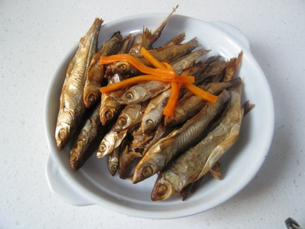 Steps for Cooking Smoked Fish with Green Pepper