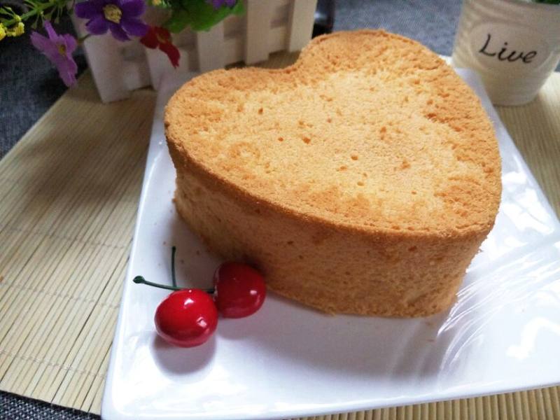 Steps for Making Six-Inch Heart-Shaped Chiffon Cake