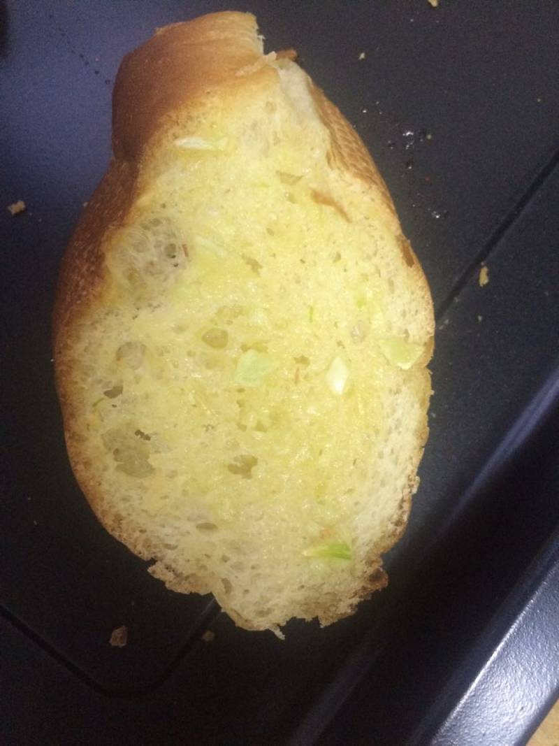 Steps for Making Easy Garlic Bread